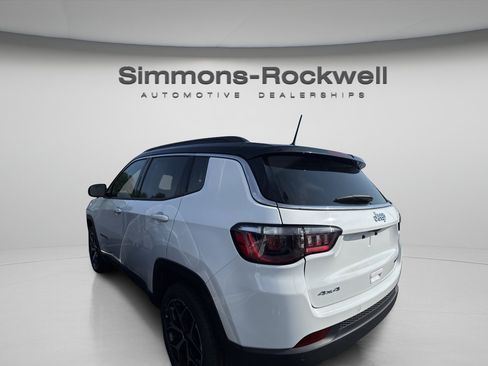 Used 2025 Jeep Compass Limited AWD/4WD image 2