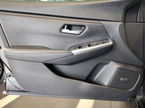 Used 2023 Nissan Sentra SR w/ SR Premium Package FWD image 30
