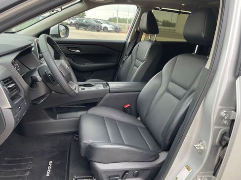 Certified 2025 Nissan Rogue SV w/ SV Premium Package FWD image 10