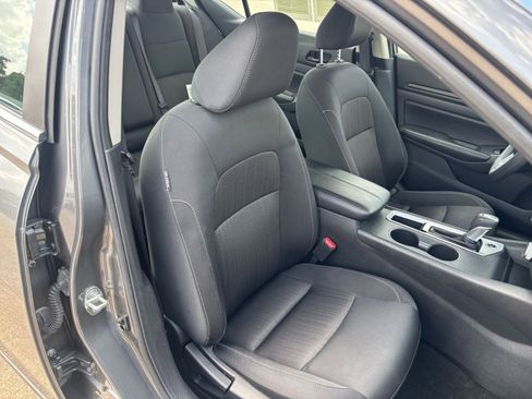 Used 2025 Nissan Altima 2.5 SV image 36