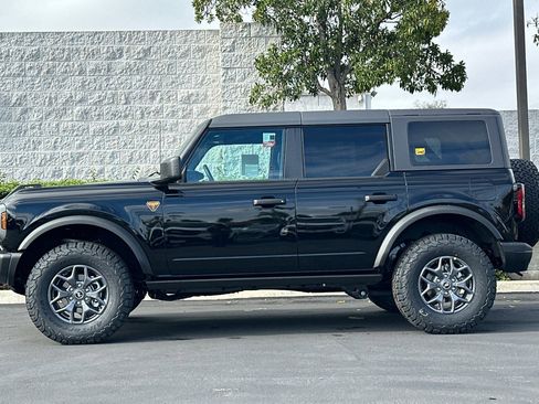 New 2025 Ford Bronco Badlands image 7