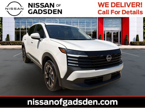 Used 2025 Nissan Kicks SV image 1