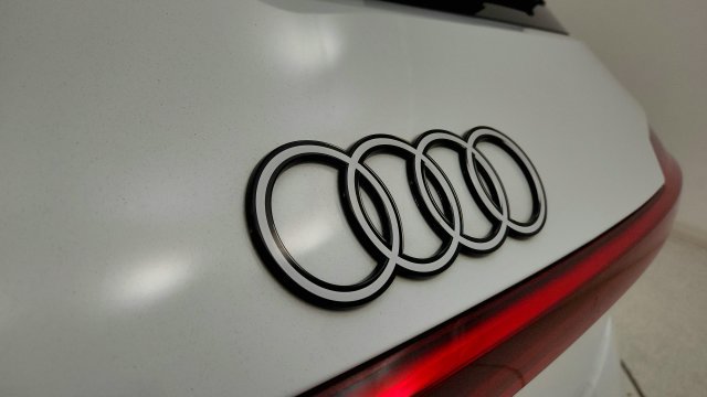 Used 2024 Audi Q8 e-tron Premium AWD/4WD image 32