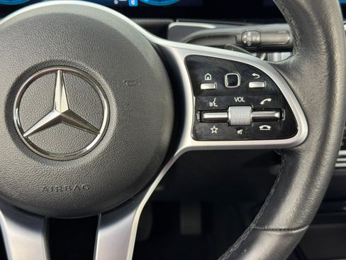 Used 2022 Mercedes-Benz GLB 250 w/ Premium Package image 21