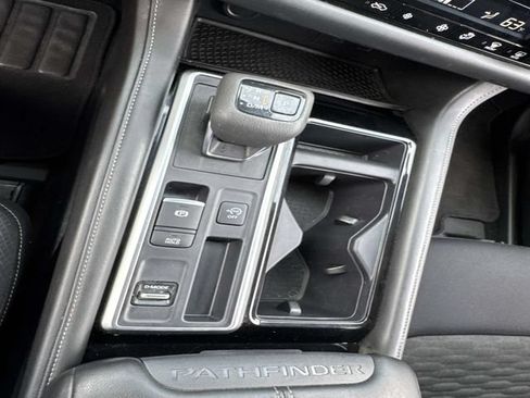 Used 2024 Nissan Pathfinder SV FWD image 21