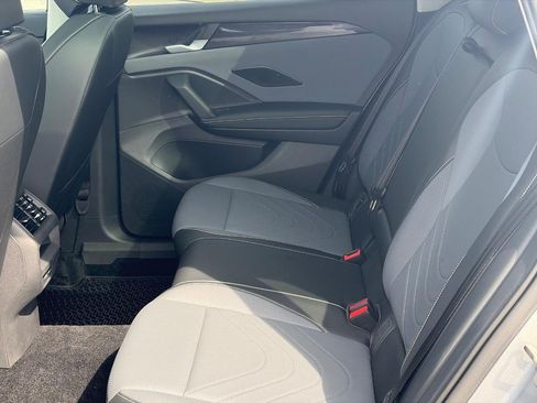 Used 2026 Volkswagen Tiguan SE w/ Panoramic Sunroof Package AWD/4WD image 10