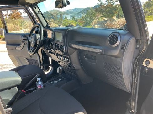 Used 2014 Jeep Wrangler Unlimited Sport w/ Quick Order Package 24S AWD/4WD image 23