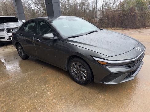 Used 2024 Hyundai Elantra SEL image 8