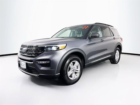 Used 2022 Ford Explorer XLT w/ Equipment Group 202A image 3