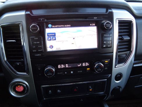 Used 2018 Nissan Titan SV w/ SV Convenience Package image 20