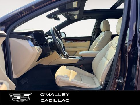 Used 2018 Cadillac XT5 Luxury w/ Driver Awareness Package AWD/4WD image 10