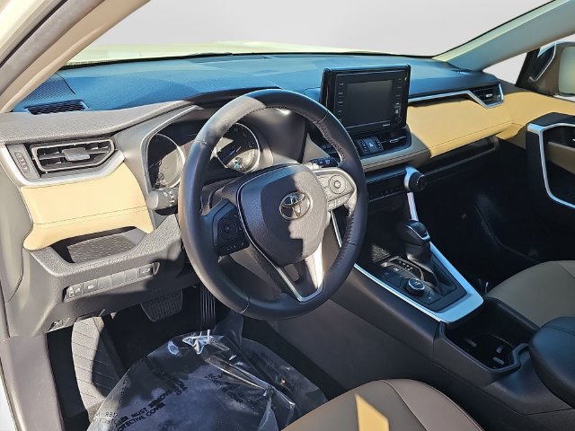 Used 2022 Toyota RAV4 XLE Premium AWD/4WD image 19