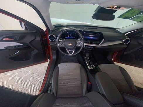 Used 2024 Chevrolet Trax LT w/ Driver Confidence Package FWD image 38