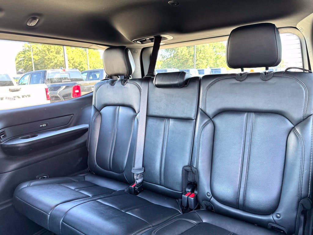Used 2025 Jeep Wagoneer Series II AWD/4WD image 15