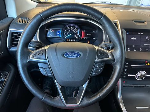 Used 2019 Ford Edge Titanium w/ Cold Weather Package AWD/4WD image 2