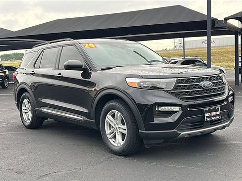 Used 2024 Ford Explorer XLT w/ Equipment Group 202A image 10