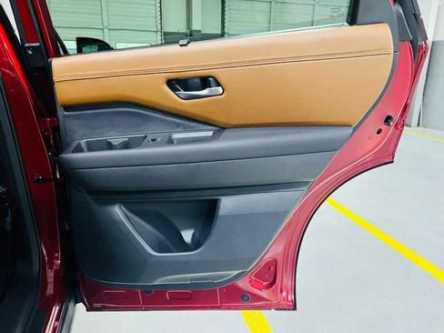 New 2026 Nissan Pathfinder Platinum FWD image 32