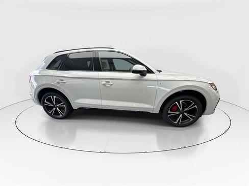Certified 2025 Audi Q5 2.0T Premium Plus w/ Premium Plus Package image 2