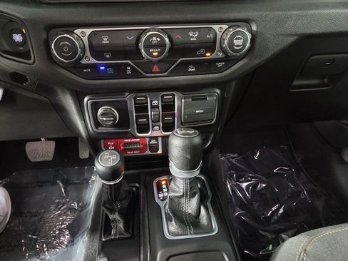 Certified 2025 Jeep Wrangler Willys image 22