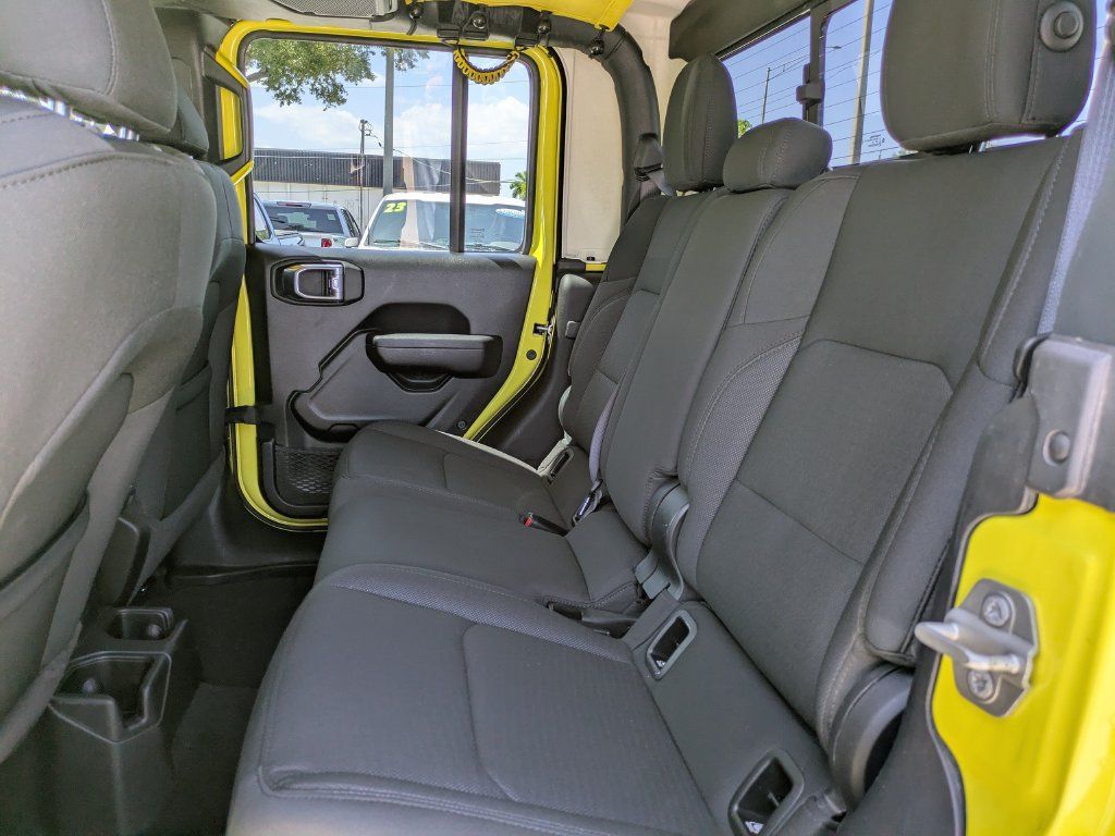 Used 2023 Jeep Gladiator Sport AWD/4WD image 16