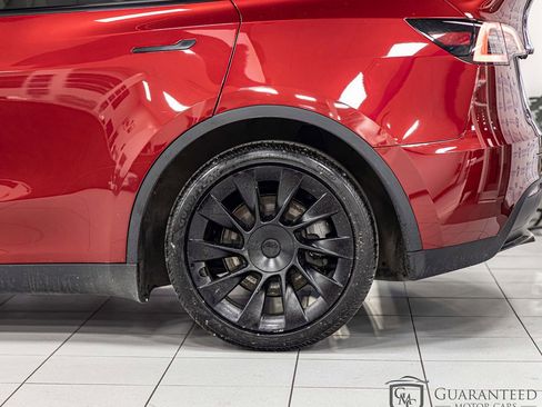 Used 2024 Tesla Model Y Long Range AWD/4WD image 9