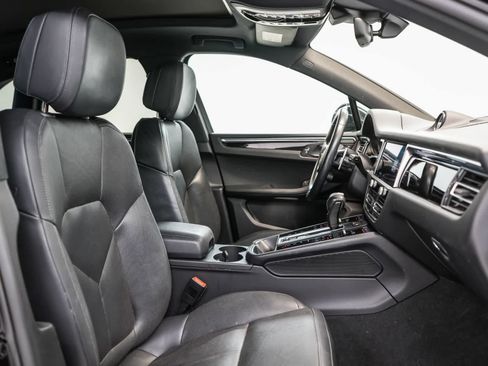 Certified 2023 Porsche Macan AWD/4WD image 23