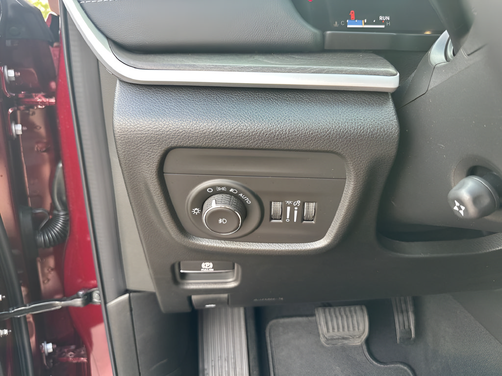 New 2026 Jeep Grand Cherokee Limited w/ Luxury Tech Group II RWD image 29