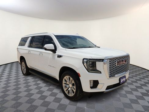 Used 2022 GMC Yukon XL Denali AWD/4WD image 6