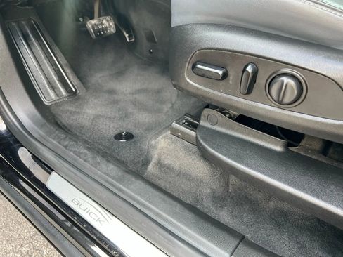 Used 2020 Buick Enclave Essence w/ Sport Touring Edition image 17