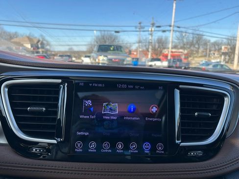 Used 2017 Chrysler Pacifica Limited w/ Advanced Safetytec Group image 22