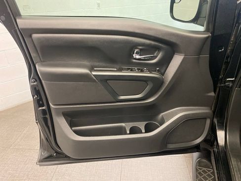 Used 2018 Nissan Titan SV w/ SV Convenience Package RWD image 20