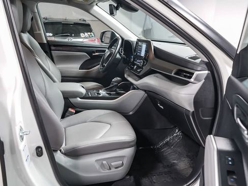 Certified 2021 Toyota Highlander XLE image 17