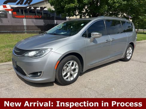 Used 2020 Chrysler Pacifica Limited FWD image 1