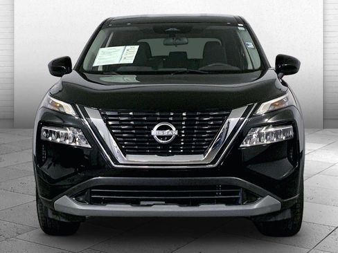 Used 2023 Nissan Rogue SV image 2