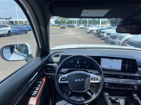 Certified 2024 Kia Telluride EX w/ EX Captain's Chair Package FWD image 20