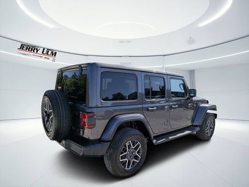 New 2026 Jeep Wrangler Unlimited Sahara AWD/4WD image 3