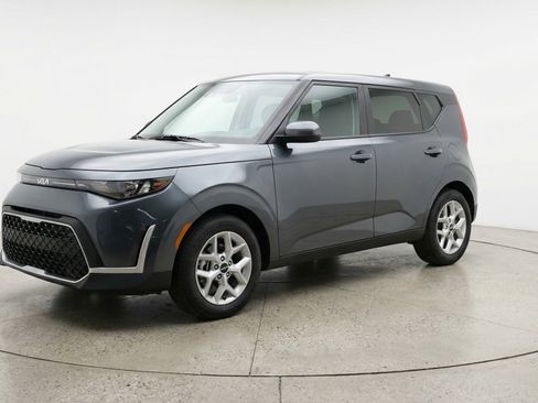 Used 2025 Kia Soul LX w/ LX Technology Package FWD image 3