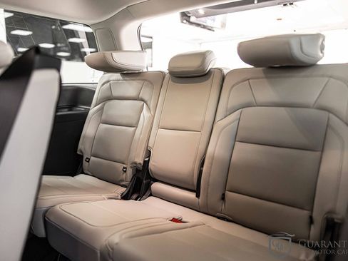 Used 2025 Lincoln Navigator Reserve image 34