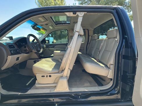 Used 2008 GMC Sierra 2500 SLT w/ Z71 Off-Road Package AWD/4WD image 10