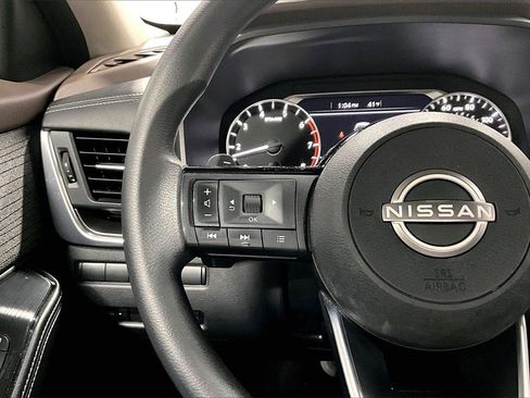 Used 2023 Nissan Rogue SV image 10