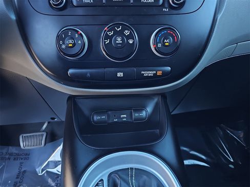 Used 2016 Kia Soul + image 24