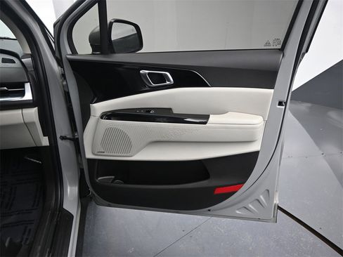 Certified 2024 Kia Carnival SX Prestige image 21