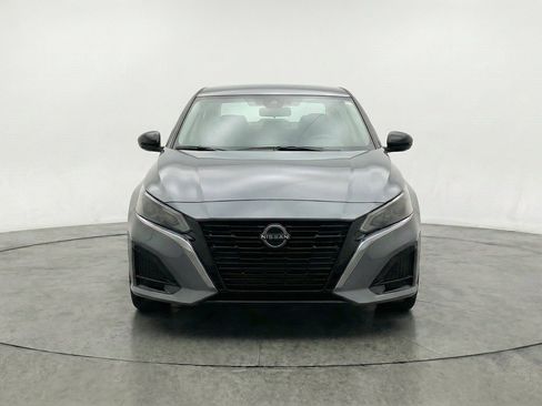 Used 2025 Nissan Altima 2.5 SV FWD image 2