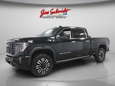 Used 2024 GMC Sierra 3500 Denali Ultimate AWD/4WD image 2