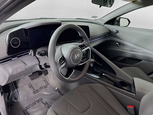 Used 2024 Hyundai Elantra SEL image 9