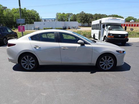 Used 2025 MAZDA MAZDA3 s image 12
