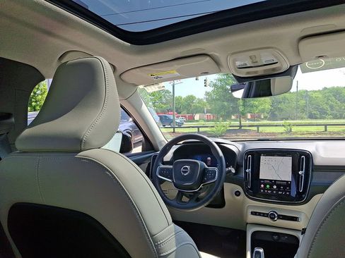 Certified 2026 Volvo XC40 B5 Plus AWD/4WD image 15