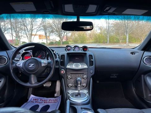 Used 2015 Nissan 370Z Touring image 17