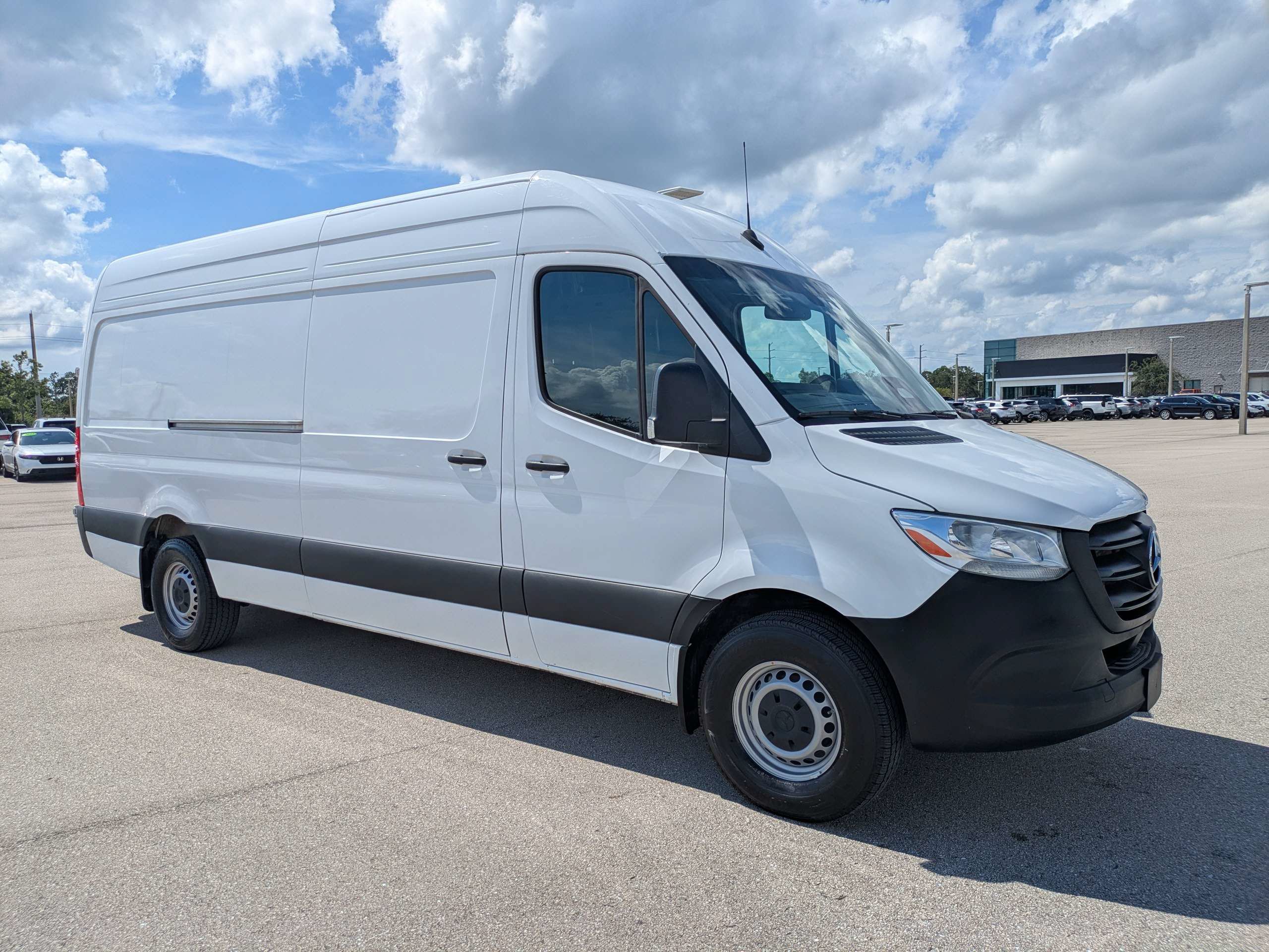 Used 2025 Mercedes-Benz Sprinter 2500 image 5