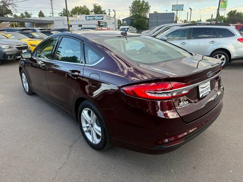 Used 2018 Ford Fusion SE w/ Fusion SE Technology Package FWD image 7